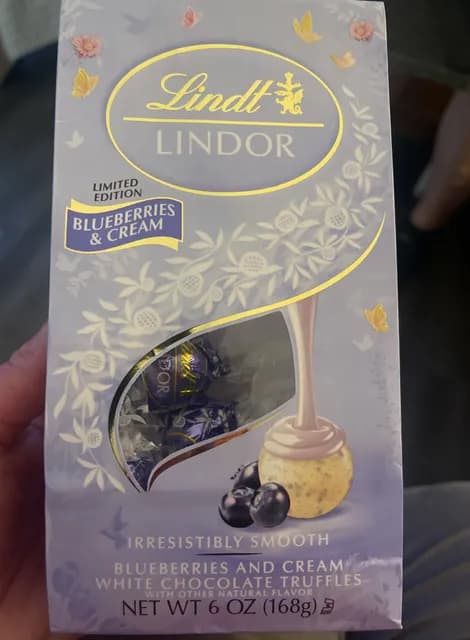 Lindt Lindor Limited Edition Blueberries & Cream White Chocolate Truffles
