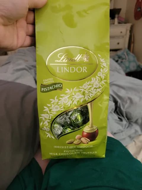 Lindt Lindor Limited Edition Pistachio Milk Chocolate Truffles