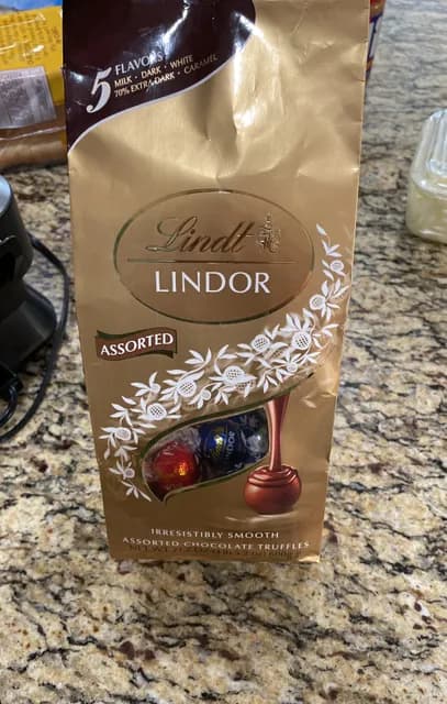 Lindt Lindor Assorted Chocolate Truffles 5 Flavors Milk, Dark, White, 70% Extra Dark, Caramel