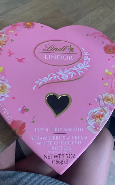 Lindt Lindor Irresistibly Smooth Strawberries & Cream White Chocolate Truffles Flavor