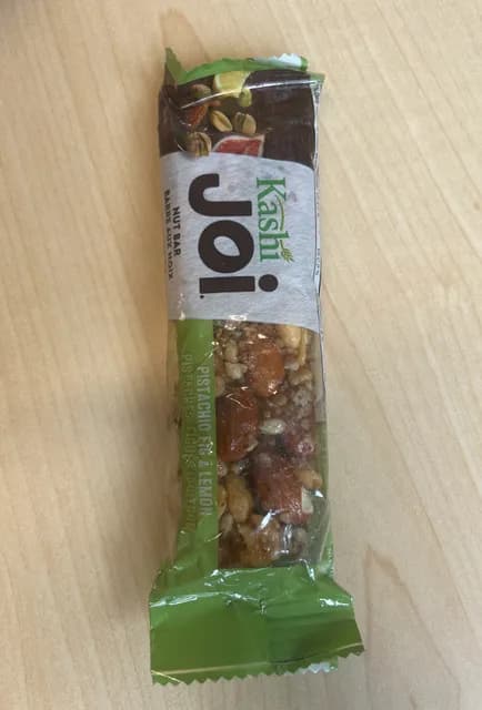 Kashi Joi Pistachio Fig & Lemon Nut Bar