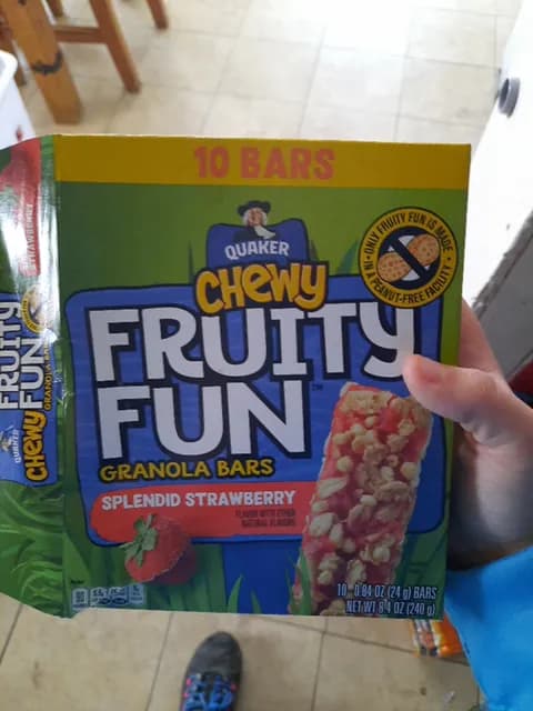 Quaker Chewy Fruity Fun Splendid Strawberry Granola