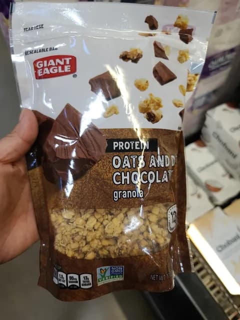 Giant Eagle Oats And Dark Chocolate Protein Granola