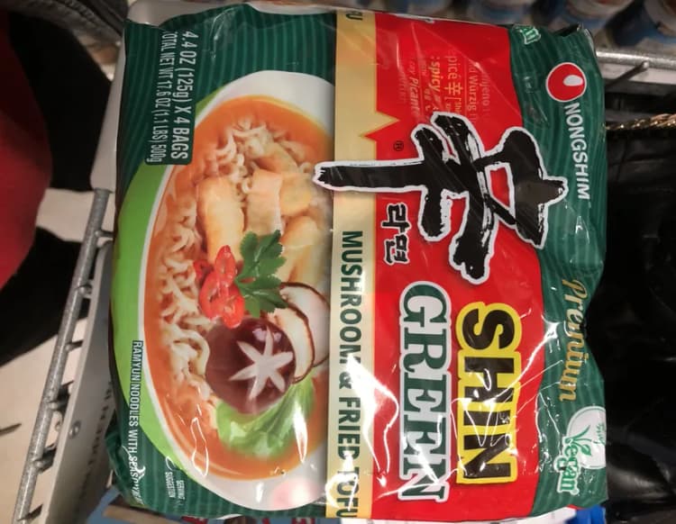 Nongshim Premium Shin Green Mushroom & Fried Tofu Ramyun Noodles With Seasoning Mix