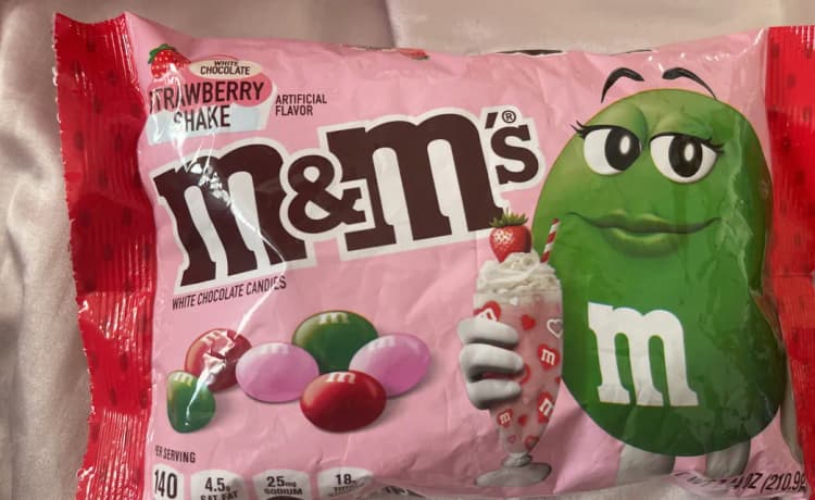 M&M'S White Chocolate Strawberry Shake Candies