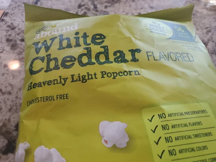 Gold Emblem Abound White Cheddar Flavored Heavenly Light Popcorn