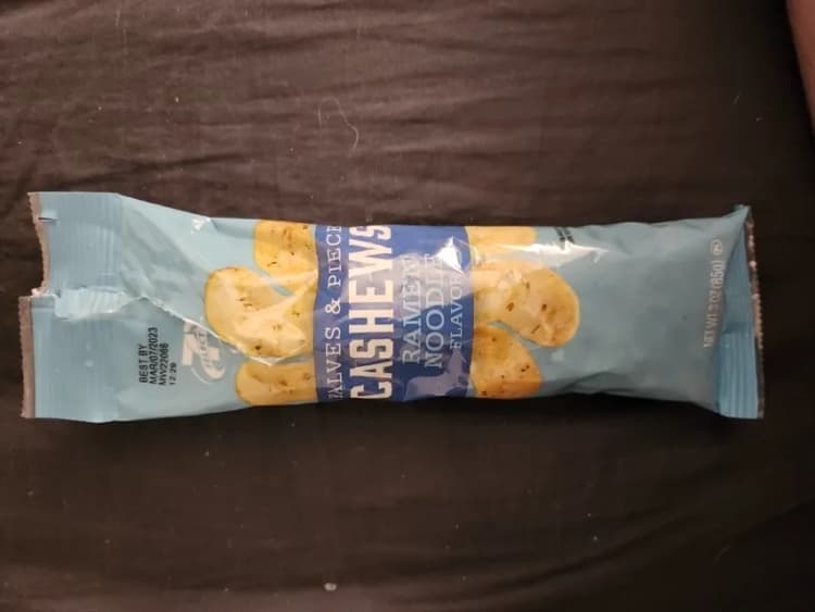 7-Select Halves & Pieces Cashews Ramen Noodle Flavor