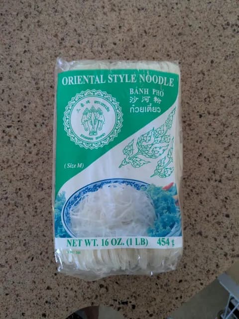Erawan Brand Oriental Style Noodle Banh Pho Size M