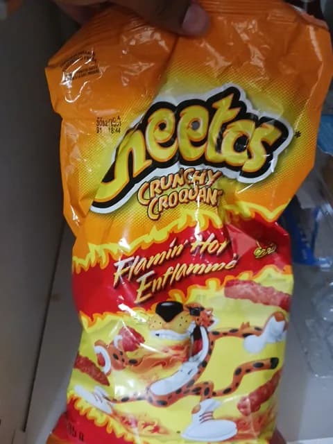 Cheetos Crunchy Croquant Flamin' Hot Enflamme