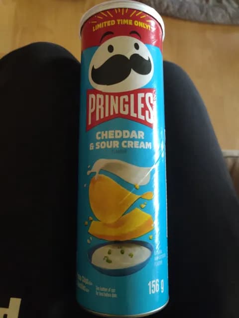 Pringles Cheddar & Sour Cream Flavour Potato Chips