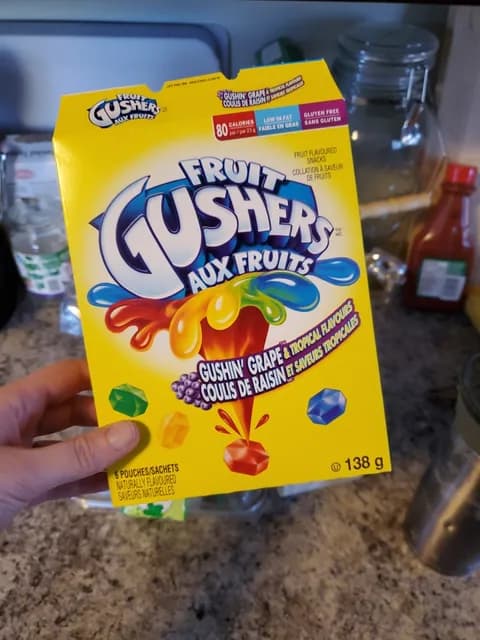 Betty Crocker Fruit Gushers Gushin’ Grape & Tropical Flavours Fruit Snacks