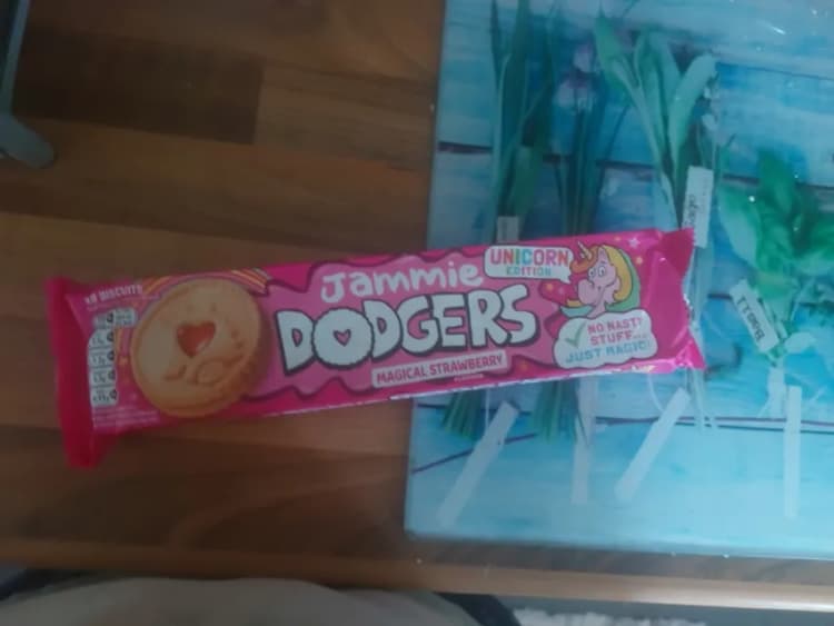 Jammie Dodgers Magical Strawberry Flavour Biscuits