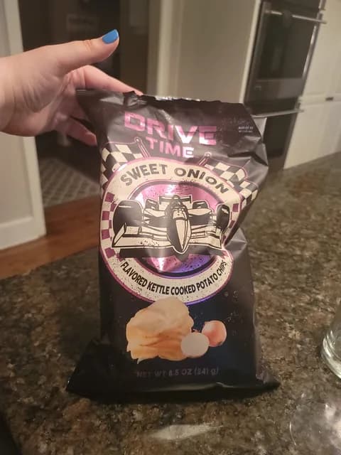 Drive Time Sweet Onion Flavoured Kettle Cooked Potato Chips