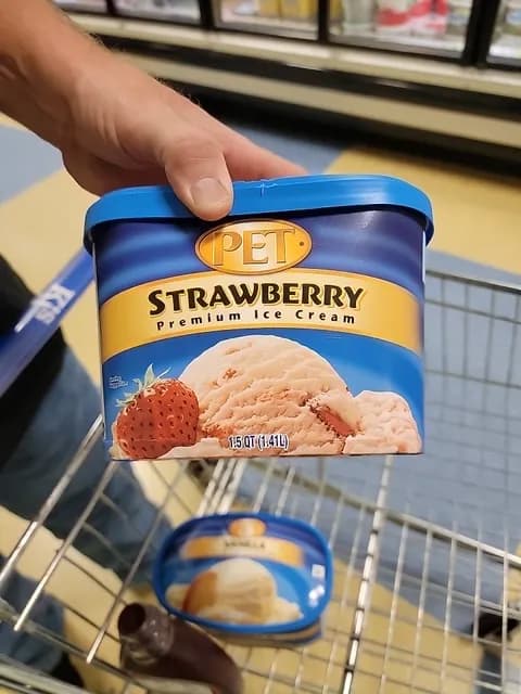 Pet Strawberry Premium Ice Cream