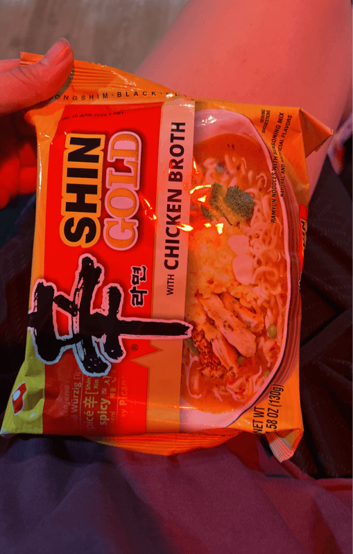 Shin Gold With Chicken Broth Ramyun Noodles With Seasoning Mix