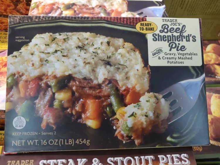 Trader Joe's Beef Shepherd's Pie With Gravy, Vegetables & Creamy Mashed Potatoes
