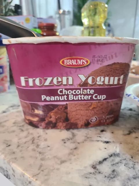 Braum'S  Yogurt Chocolate Peanut Butter