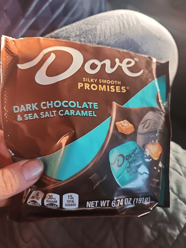 Dove Silky Smooth Promises Dark Chocolate & Sea Salt Caramel