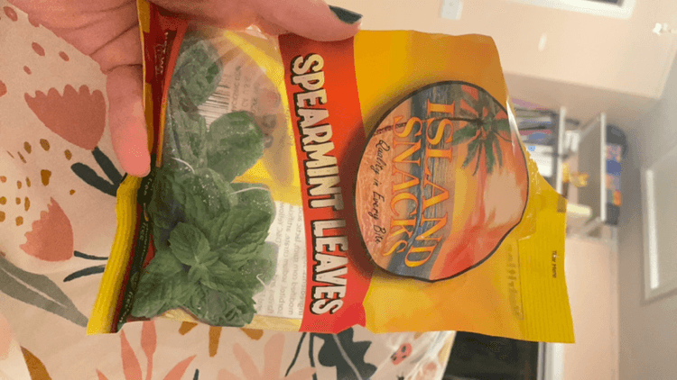 Island Snacks Spearmint Leaves