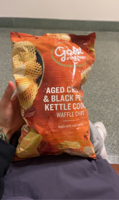 Gold Emblem Aged Cheddar & Black Pepper Kettle Cooked Waffle Chips