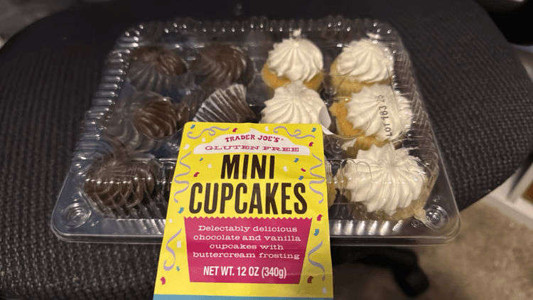 Trader Joe'S Gluten Free Mini Cupcakes Chocolate And Vanilla Cupcakes With Buttercream Frosting