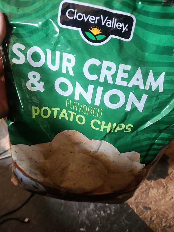 Clover Valley Sour Cream & Onion Flavored Potato Chips