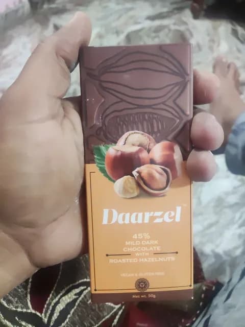 Daarzel 45% Mild Dark Chocolate With Roasted Hazelnuts