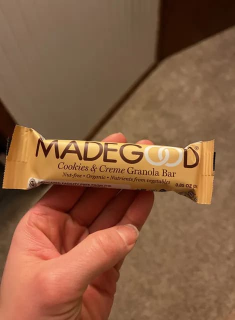 Madegood Cookies & Creme Granola Bar