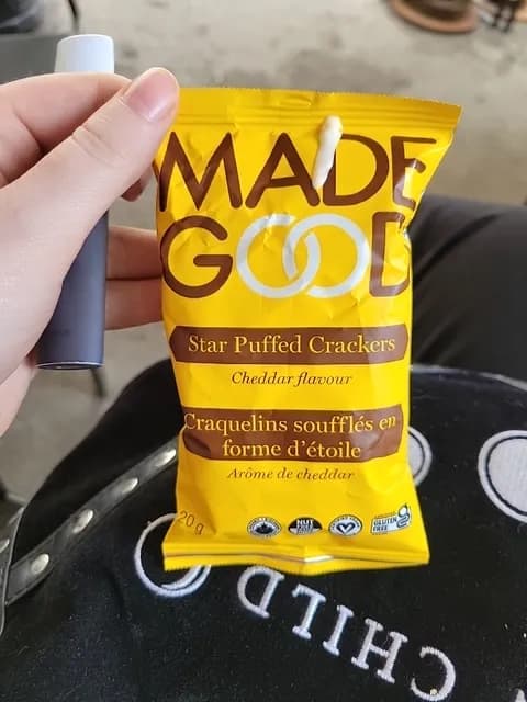Made Good Star Puffed Crackers, Cheddar Flavour