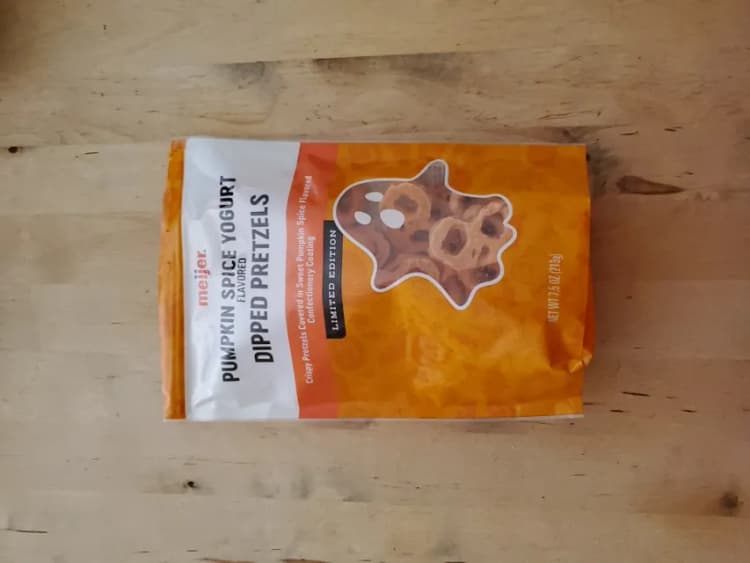 Meijer Pumpkin Spice Yogurt Flavored Dipped Pretzels