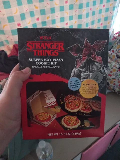 American Crafts Netflix Stranger Things Surfer Boy Pizza Cookie Kit