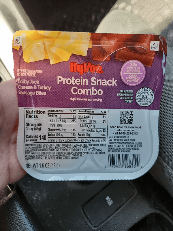 Hy-Vee Colby Jack Cheese & Turkey Sausage Bites Protein Snack Combo
