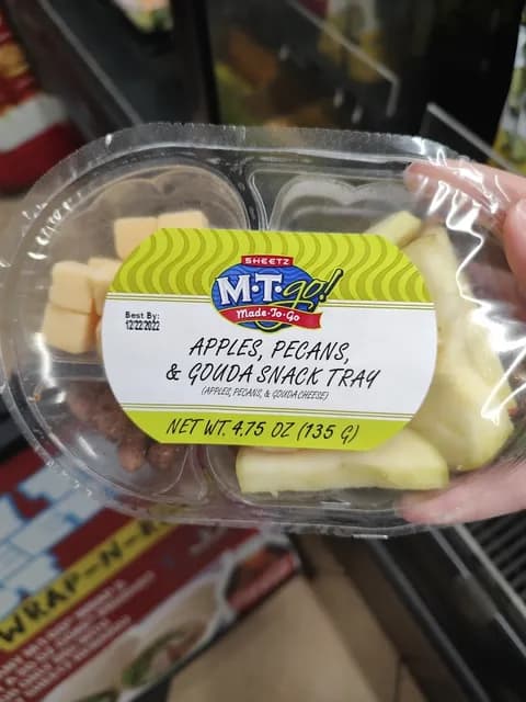 Sheetz Made To Go Apples, Pecans, & Gouda Snack Tray