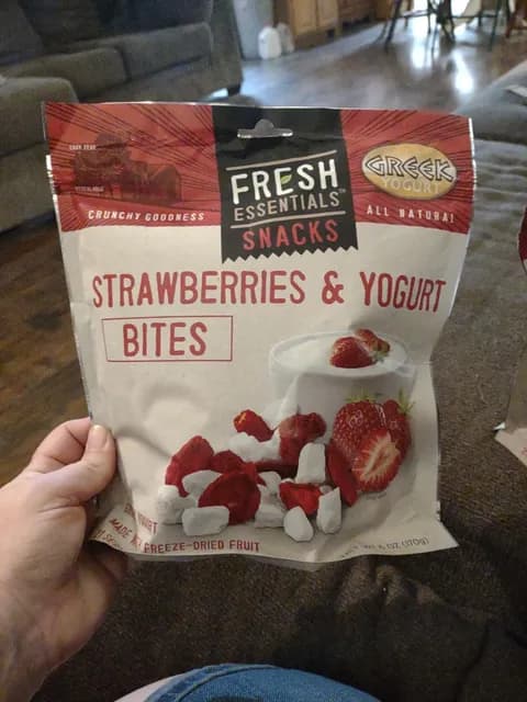 Fresh Essentials Snacks Strawberries & Yogurt Bites