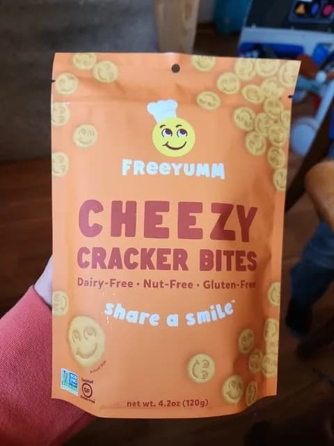 Freeyumm Cheezy Cracker Bites