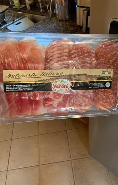 Veroni Antipasto Italiano Speck, Coppa, Salame Toscano, Salame Calabrese