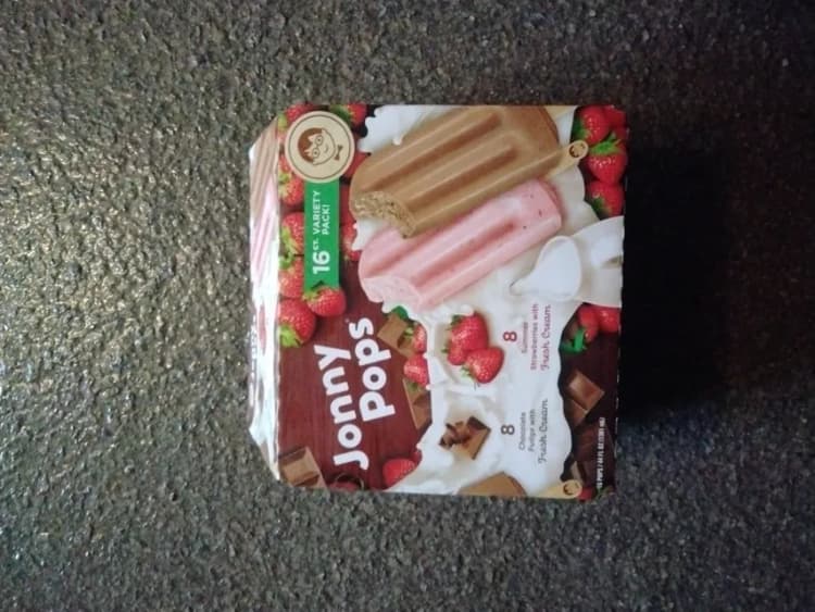 Jonny Pops Summer Strawberries With Fresh Cream And Chocolate Fudge With Fresh Cream