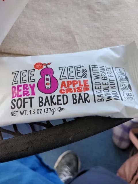 Zee Zees Berry Apple Crisp Soft Baked Bar