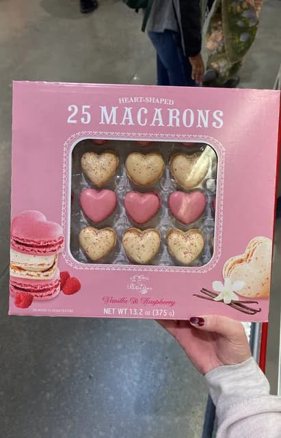 Le Chic Patissier Vanilla & Raspberry Hearted-Shaped 25 Macarons