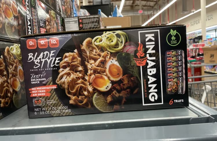 Kinjabang Noodle Co. Blade Style Thick Cut Noodles With Zesty Kinjabang Sauce