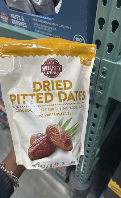 Wellsley Farms Dried Pitted Dates