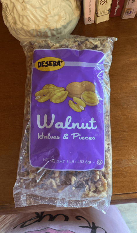 Deseba Walnut Halves &