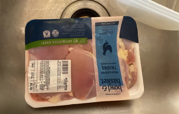 Bowl & Basket Boneless Skinless Fresh Chicken Thighs