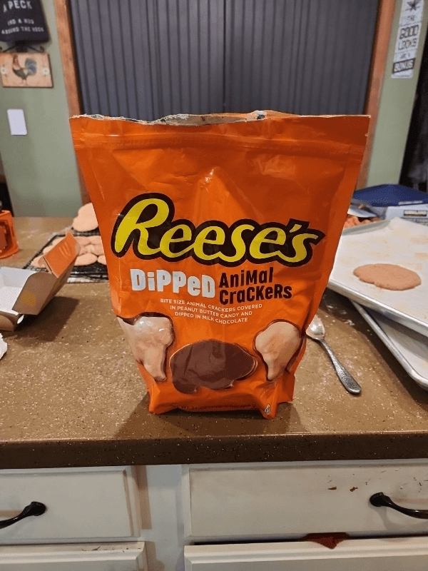 Reese’S Milk Chocolate And Peanut Butter Candy Dipped Animal Crackers