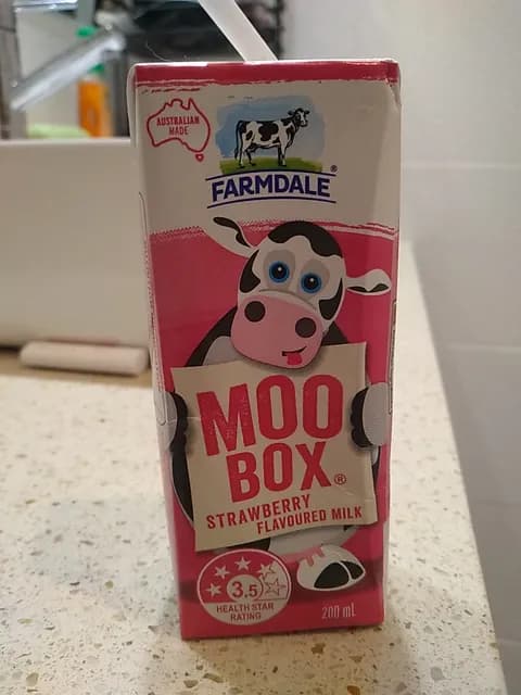 Farmdale Moo Box Strawberry Flavoured Milk