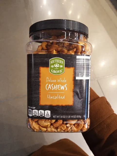 Southern Grove Deluxe Whole Cashews Unsalted