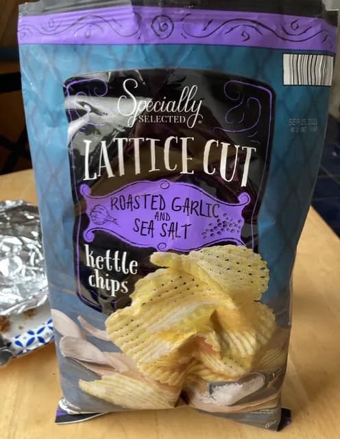 Specially Selected Lattice Cut Roasted Garlic And Sea Salt Kettle Chips