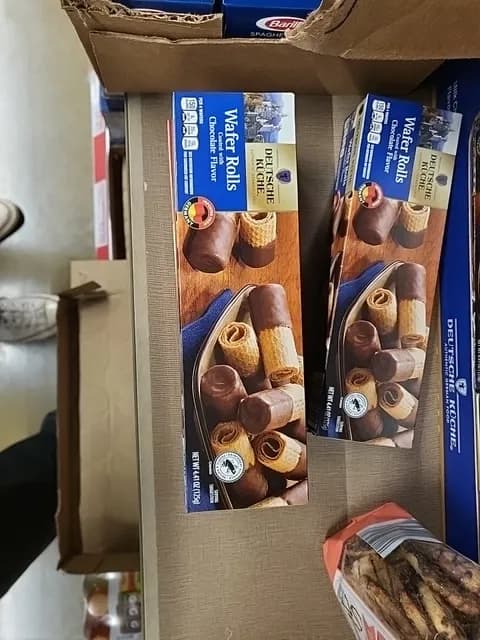 Deutsche Küche Wafer Rolls Coated With Chocolate Flavor