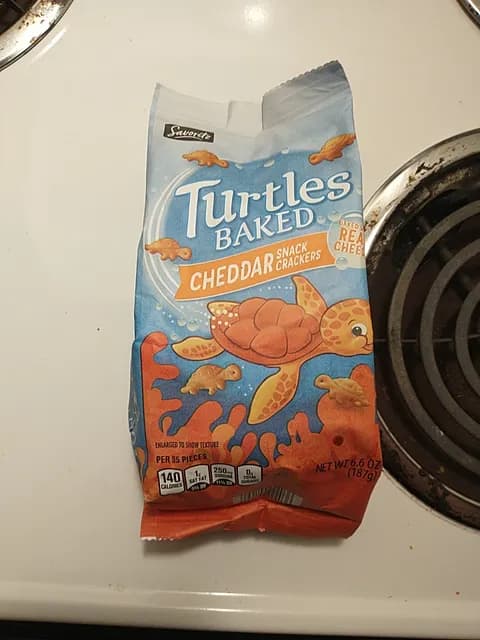 Savoritz Turtles Baked Cheddar Snack Crackers