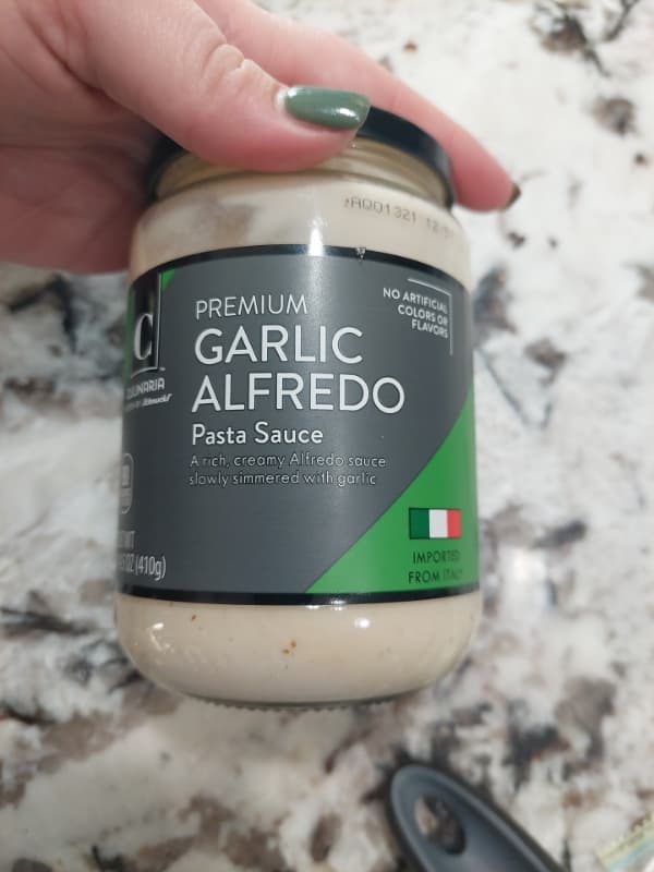 Schnucks Culinaria Garlic Alfredo Premium Pasta Sauce